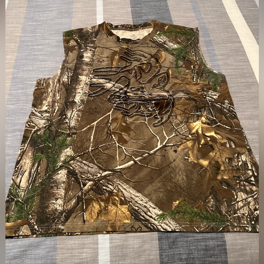 Men’s XL Legendary Whitetails brand camo muscle shirt